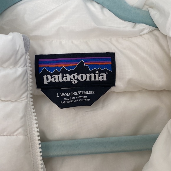 Woman’s Patagonia Lightweight Vest - Picture 3 of 3